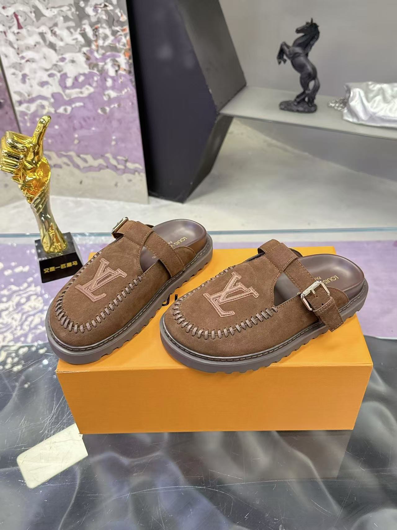 Mules LV