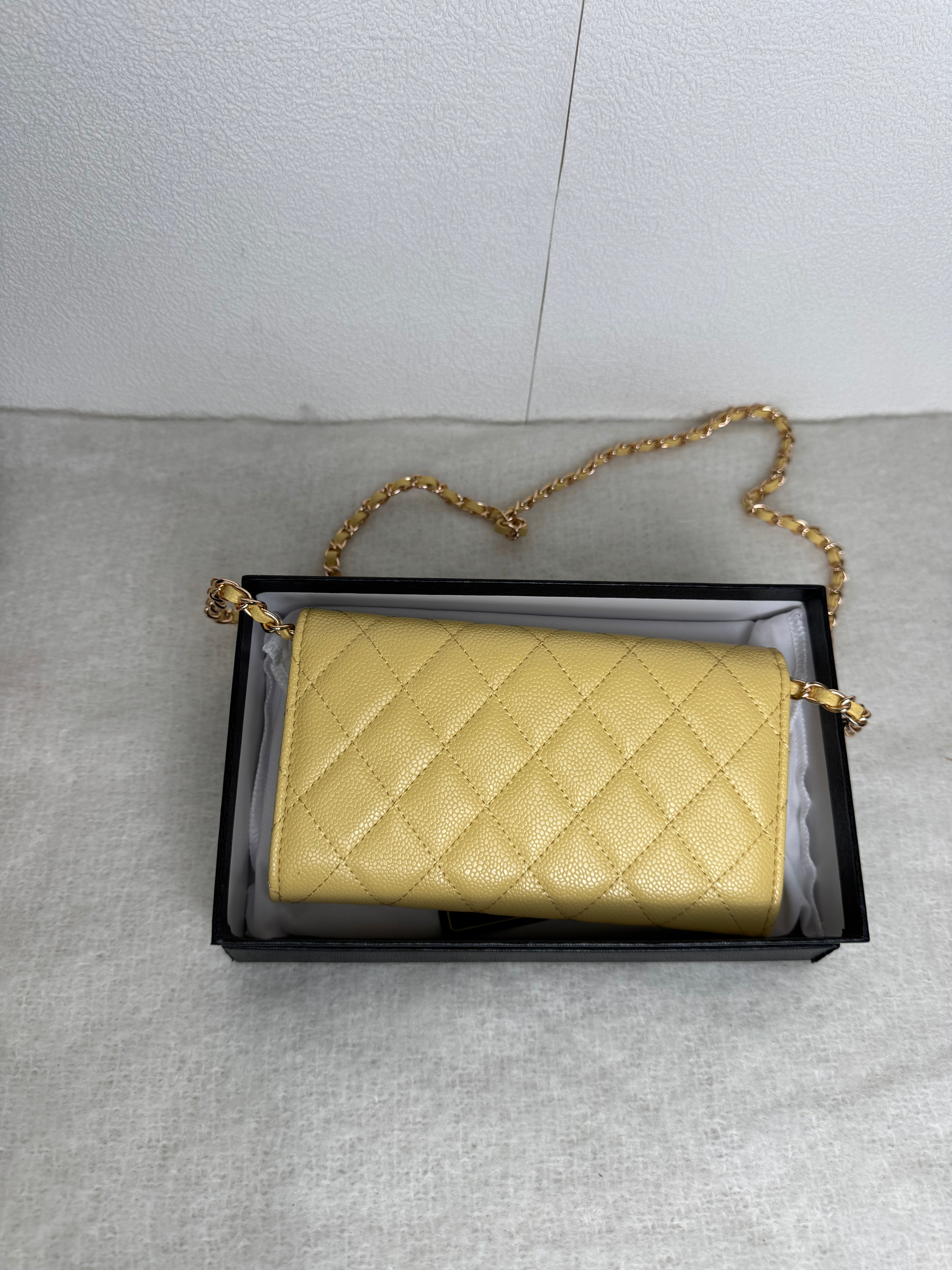Chanel Wallet [jaune]