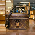 Vanity LV
