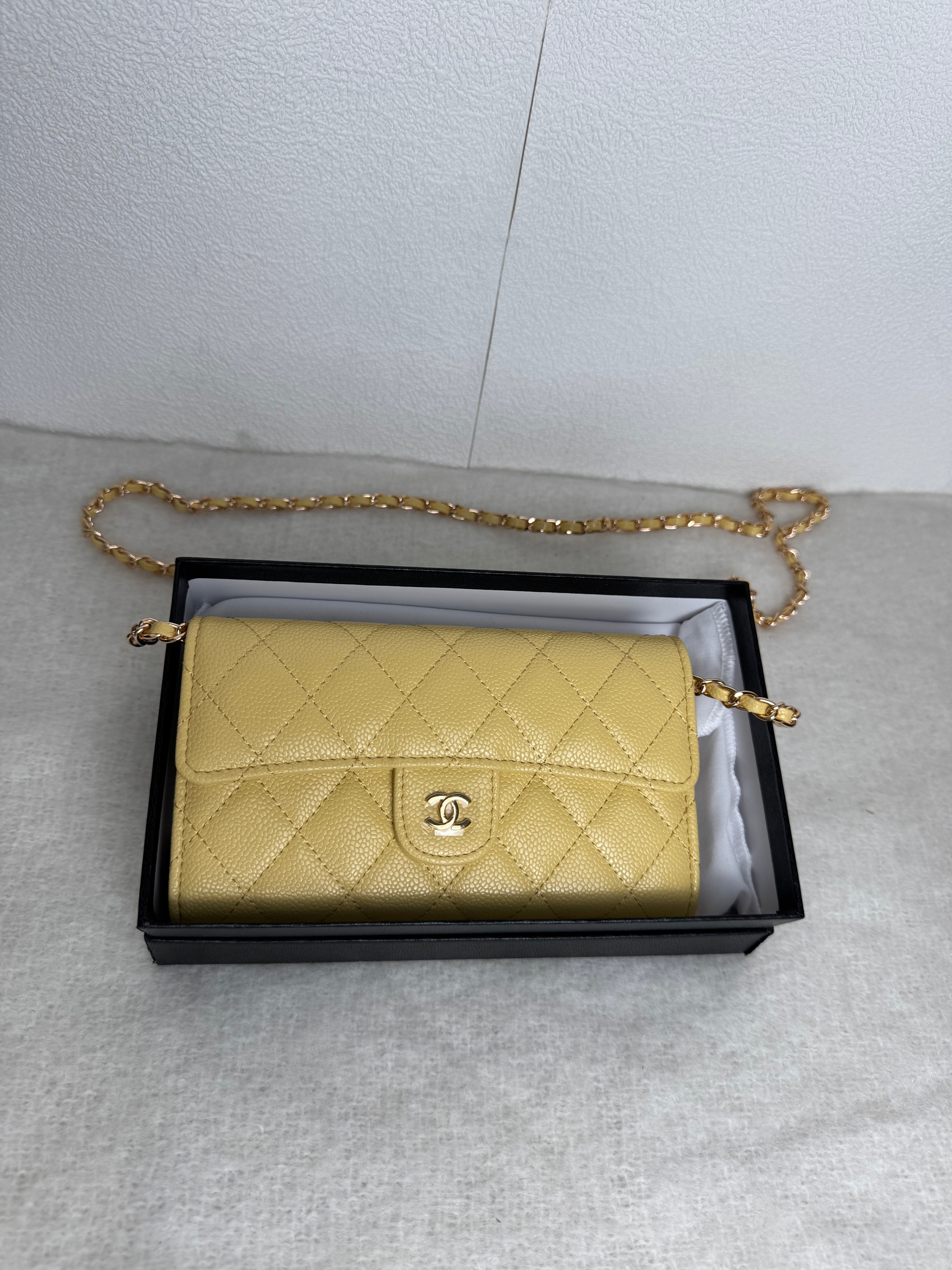 Chanel Wallet [jaune]